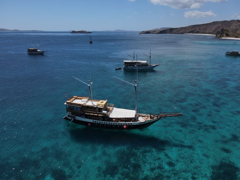 sailing lombok to komodo