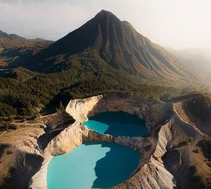 OVERLAND FLORES (KELIMUTU, ENDE, MAUMERE)