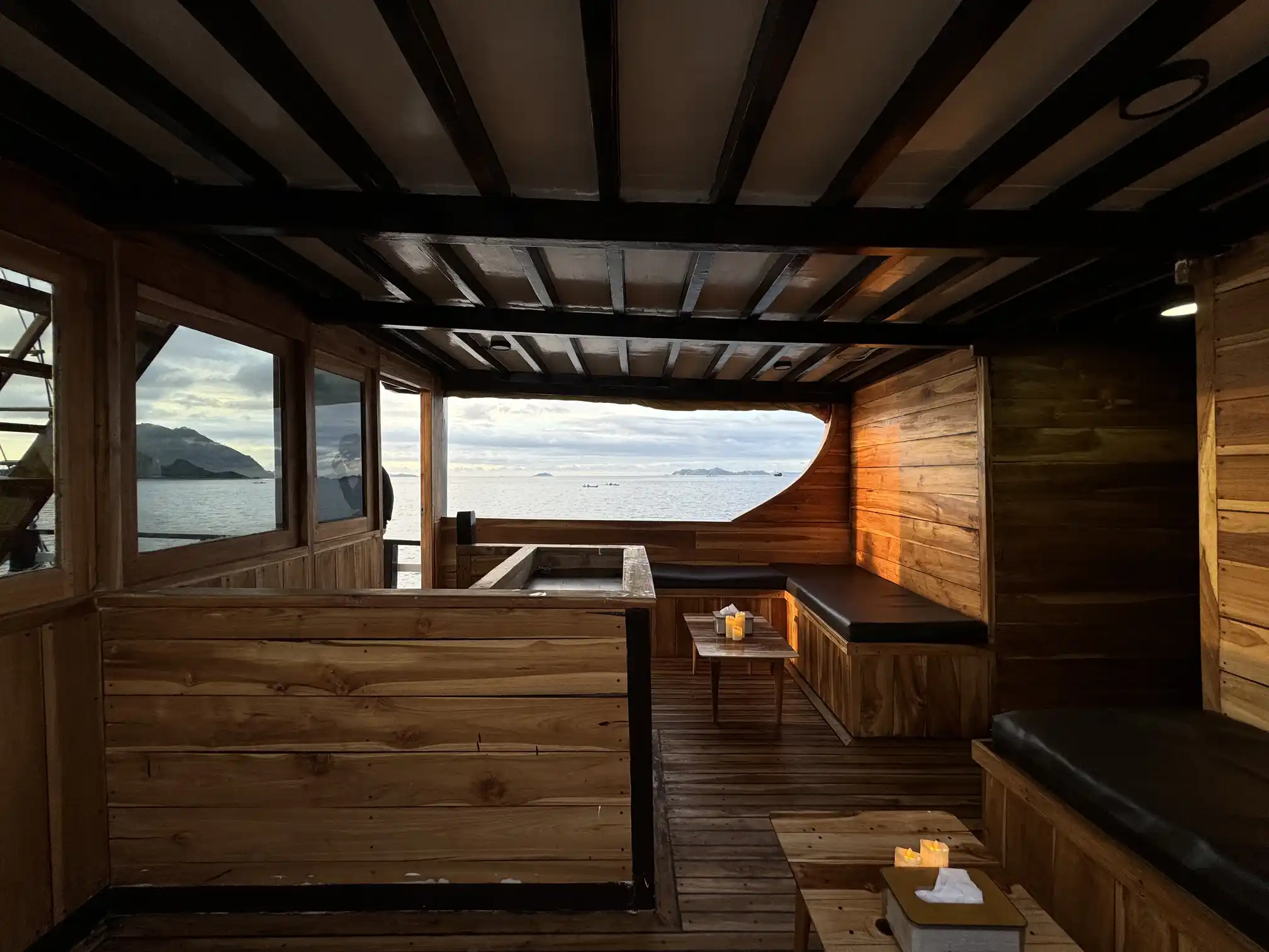 Common area Bajo Sunset Voyages